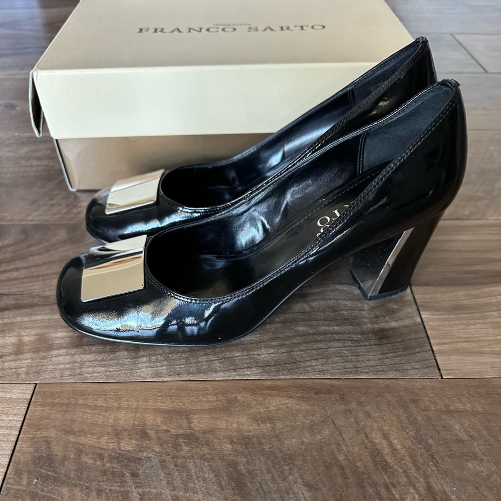 Franco Sarto Black Pumps with Silver Accent - Picture 2 of 8